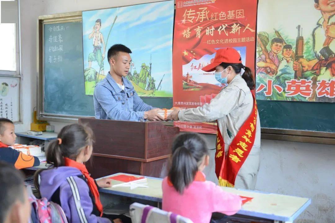 临沂团市委开展2024年“迎新春 送春联” 志愿服务